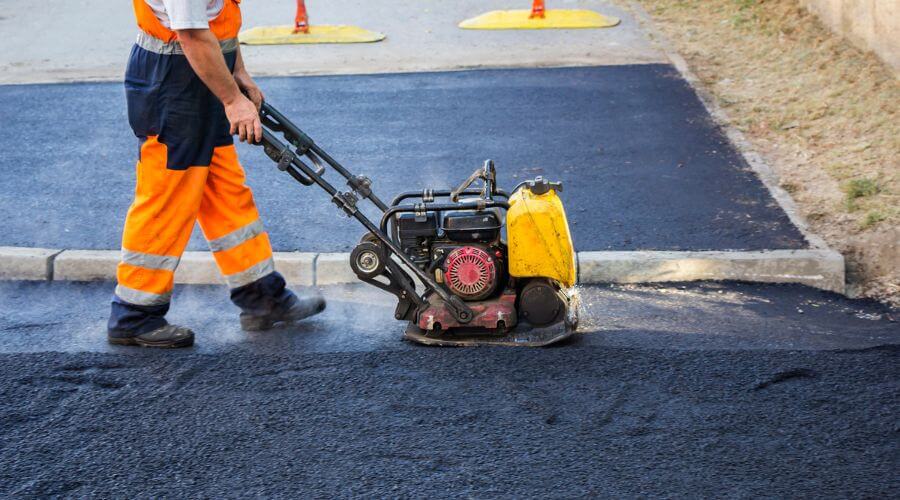 Professional gutter cleaning in Emelle, AL